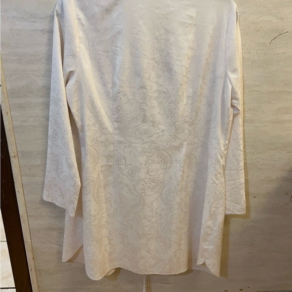 Victoria's Secret Elegant White Tie-Front Robe - Picture 2 of 6